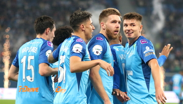 Иван Сергеев празднует гол в ворота «Урала».