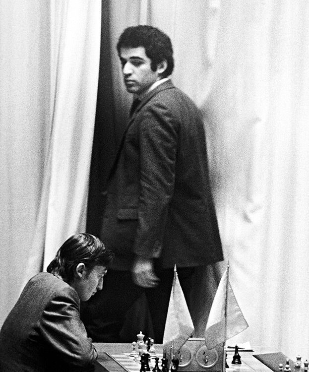 Гарри Каспаров и Анатолий Карпов. Шахматисты Гарри Каспаров и Анатолий Карпов.