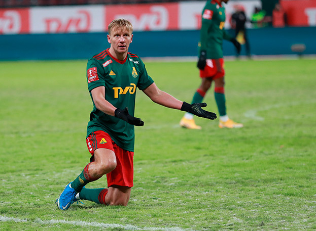 Игорь Смольников. Футболист «Локомотива» Игорь Смольников.