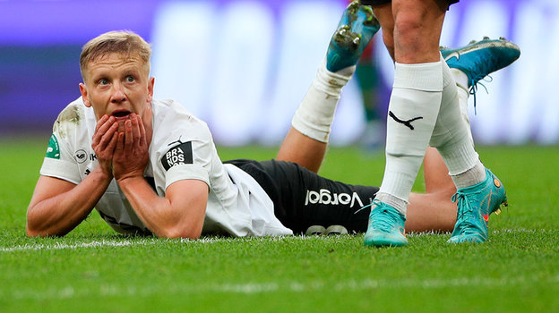 Игорь Смольников. Футболист «Торпедо» Игорь Смольников.