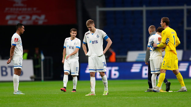 Футболисты «Динамо» после матча с «Акроном». Футболисты «Динамо» после матча с «Акроном».