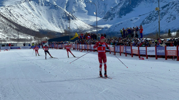 Александр Большунов на финише. Александр Большунов на финише