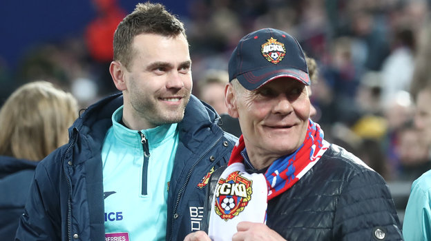 Игорь Акинфеев со своим отцом. Игорь Акинфеев со своим отцом