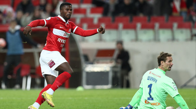 Кейта Бальде забивает гол в ворота Антона Шунина