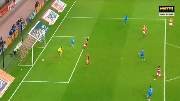 Игровой момент в матче «Спартак» — «Динамо».