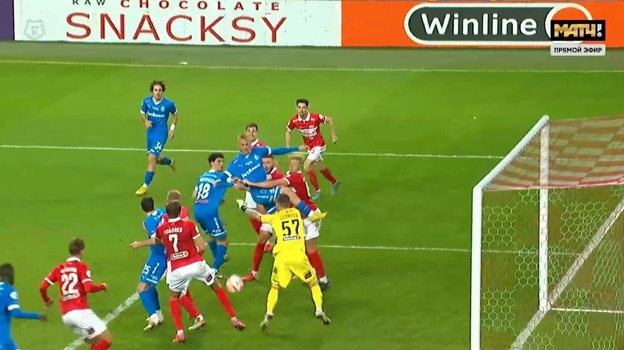 Игровой момент в матче «Спартак» — «Динамо».