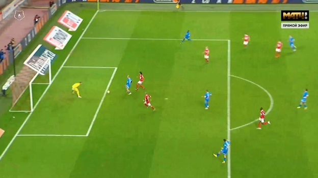 Игровой момент в матче «Спартак» — «Динамо».