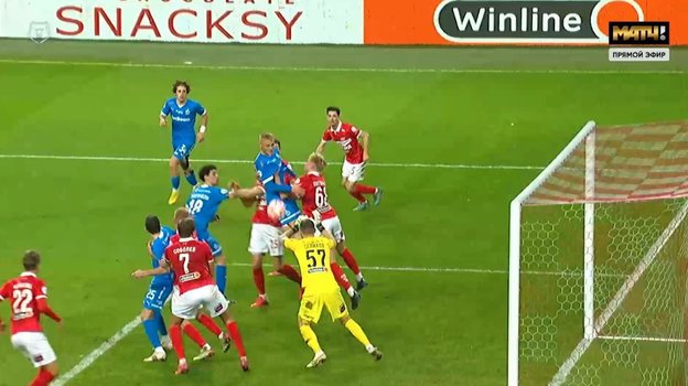 Игровой момент в матче «Спартак» — «Динамо».