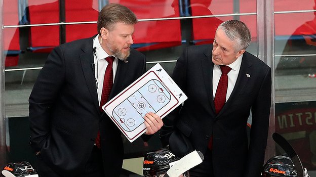 Дмитрий Рябыкин и Боб Хартли. Тренеры «Авангарда» Дмитрий Рябыкин и Боб Хартли.