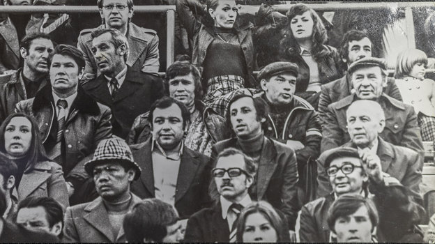 Пропавшая жена Олега Долматова Наталья (в верхнем ряду в центре). В центре — Евгений Ловчев, Сергей Шмитько, Леонид Трахтенберг, Лев Филатов, Олег Кучеренко. Пропавшая жена Олега Долматова Наталья (в верхнем ряду в центре). В центре — Евгений Ловчев, Сергей Шмитько, Леонид Трахтенберг, Лев Филатов, Олег Кучеренко