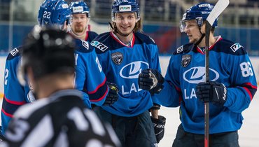 Хоккеисты «Лады».