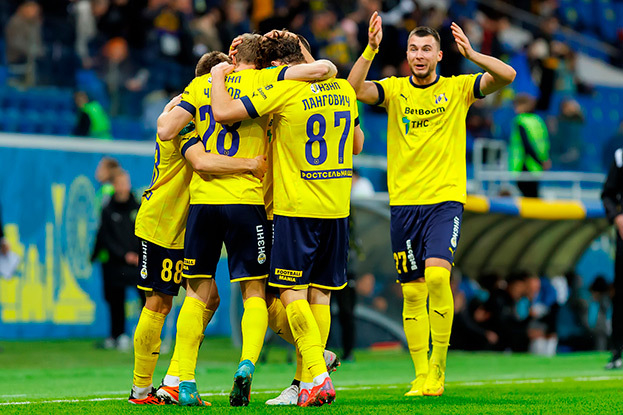 Футболисты «Ростова». Футболисты «Ростова» празднуют гол.