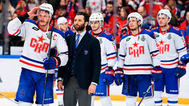 Роман Ротенберг и хоккеисты СКА.