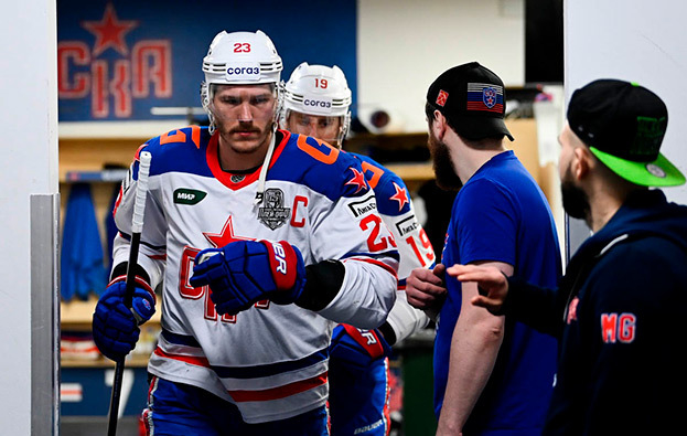 Дмитрий Яшкин. Хоккеист СКА Дмитрий Яшкин.