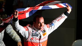 Гонщик Льюис Хэмилтон.