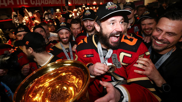 Илья Ковальчук с Кубком Гагарина