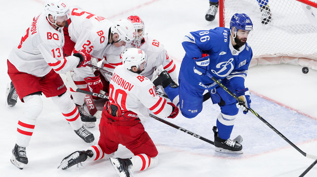 Хоккеист Егор Зайцев в матче против «Спартака»
