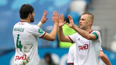 Игроки «Локомотива» Дмитрий Баринов и Станислав Магкеев.