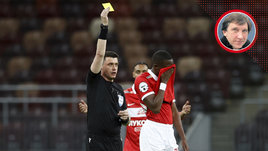 Судья Павел Шадыханов и футболист «Спартака» Кристофер Мартинс