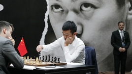 Дин сравнял счет в матче с Непо, разыграв популярный у любителей дебют. В Астане творится что-то невероятное!