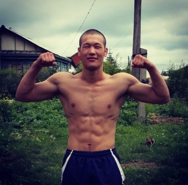 Шавкат Рахмонов в молодости. Шавкат Рахмонов в молодости.