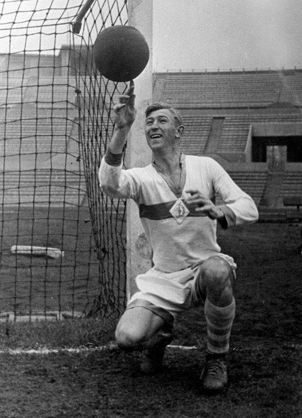 Михаил Якушин. Футболист «Динамо» Михаил Якушин.