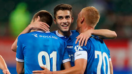 Футболисты «Динамо» Арсен Захарян, Ярослав Гладышев и Константин Тюкавин.