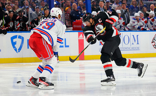 Хоккеист Кайл Окпосо.