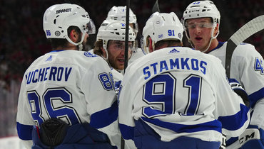 Никита Кучеров с одноклубниками.