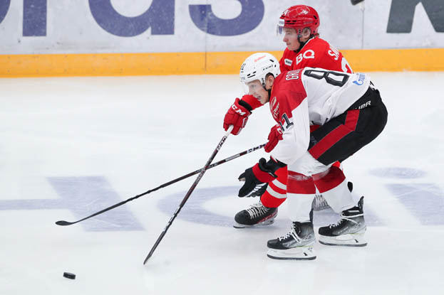 Арсений Грицюк и Егор Савиков. Хоккеисты Арсений Грицюк и Егор Савиков