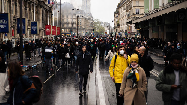 Протестующие на улице в Париже