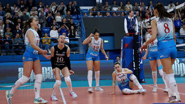 Волейболистки московского «Динамо» празднуют победу над «Динамо-Метар»