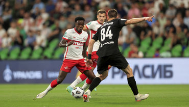 Квинси Промес и Вячеслав Литвинов в матче «Краснодар» — «Спартак».