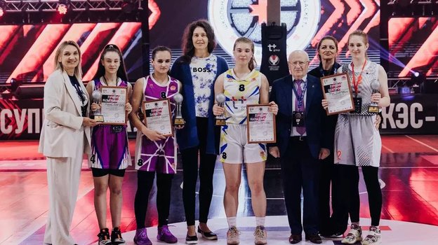 Награждение лучших игроков суперфинала Чемпионата ШБЛ «КЭС-БАСКЕТ» среди девушек.