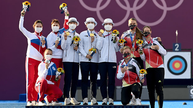 В командном турнире Олимпиады в Токио женская сборная России в составе Елены Осиповой, Ксении Перовой и Светланы Гомбоевой стали вторыми.