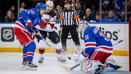 У Шестеркина сдали нервы! Русский вратарь несколько раз ударил соперника, а «Рейнджерс» впервые проиграли