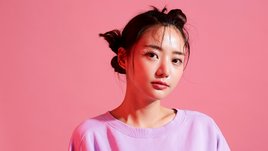 Кореянка с макияжем.