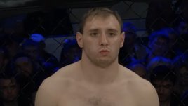 «Пустил человека в дом. Он взял нож и пырнул меня». Талант из Омска: рос в детдоме, мог стать круче Шлеменко