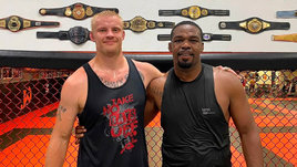 «В США можно 4 месяца ждать очереди на простую сдачу крови». Интервью с русским другом Джона Джонса