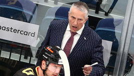 Тренер Боб Хартли.