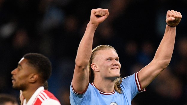 Эрлин Холанн радуется голу в ворота «Арсенала».