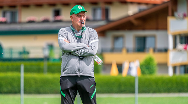 Станислав Черчесов. Главный тренер «Ференцвароша» Станислав Черчесов.