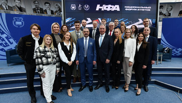 Среда. Минск. Глава ОКР Станислав Поздняков и президент НОК Белоруссии Виктор Лукашенко во время рабочей встречи комиссий спортсменов НОК Белоруссии и ОКР.