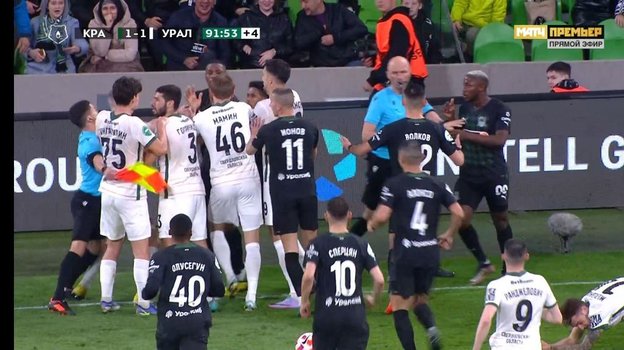 Игроки «Краснодара» и «Урала» устроили потасовку.