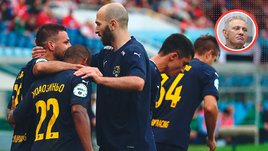 Футболисты «Сочи» празднуют гол.