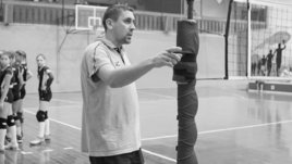 Волейбольный тренер Денис Ефанов