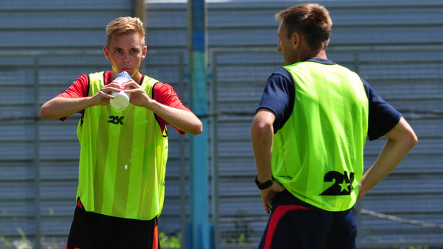 Михаил и Андрей Тихоновы. Футболист Андрей Тихонов с сыном Михаилом