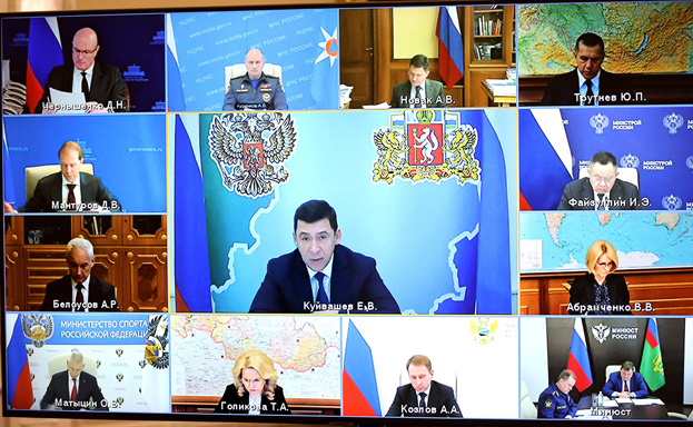 Члены правительства РФ во время видеоконференции с Президентом России Владимиром Путиным.