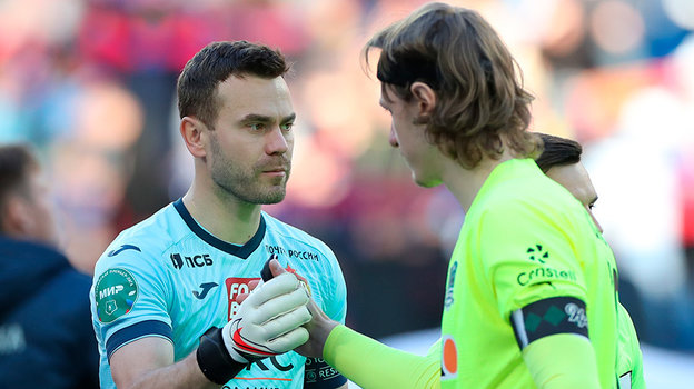 Игорь Акинфеев и Матвей Сафонов. Игорь Акинфеев и Матвей Сафонов.