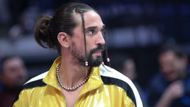 Напавшие на баскетболиста Шведа не признают свою вину. Пока их обвиняют в хулиганстве